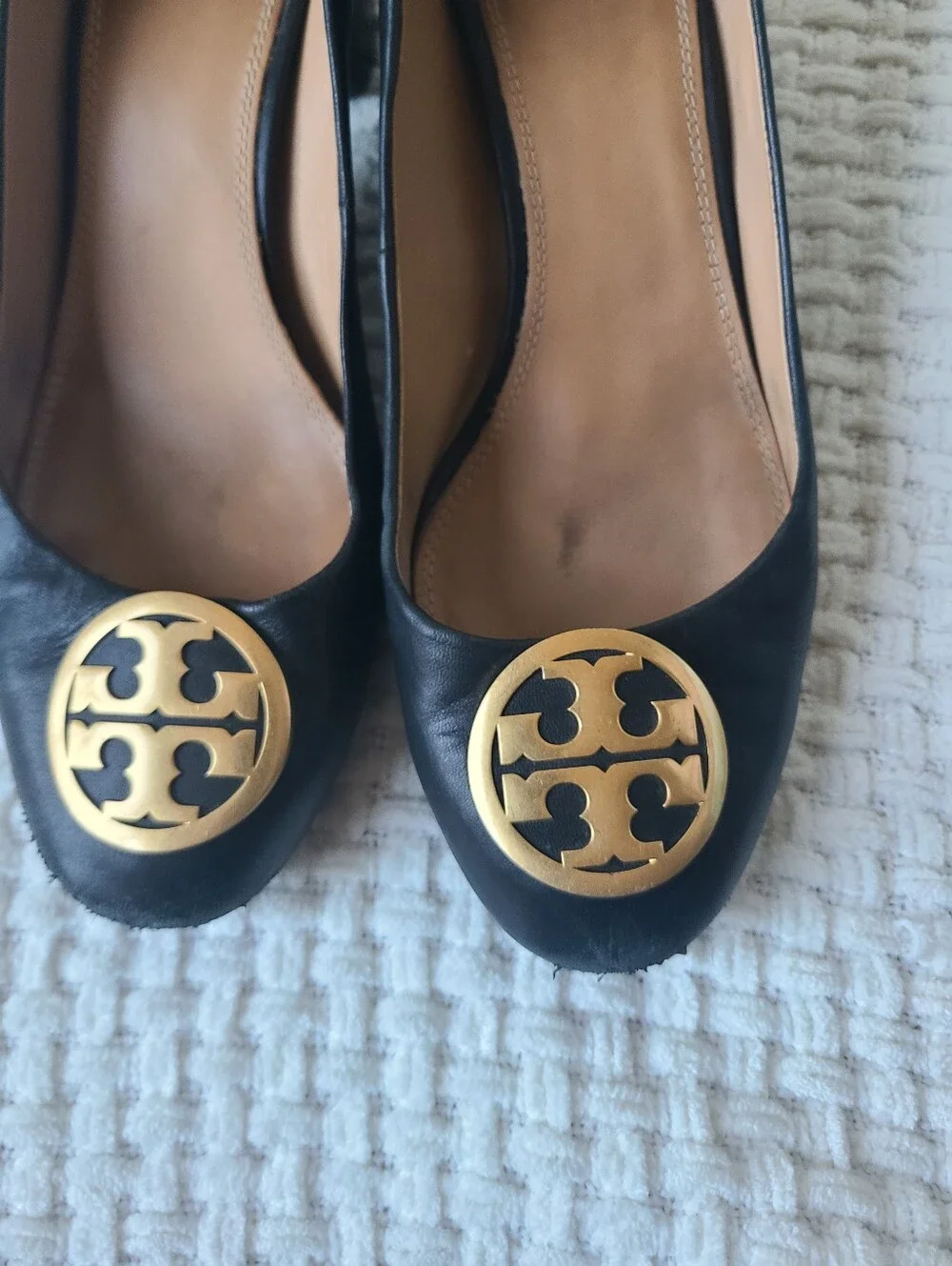 Tory Burch Black Leather Block Heel Pumps with Gold Logo Medallion Size 9.5